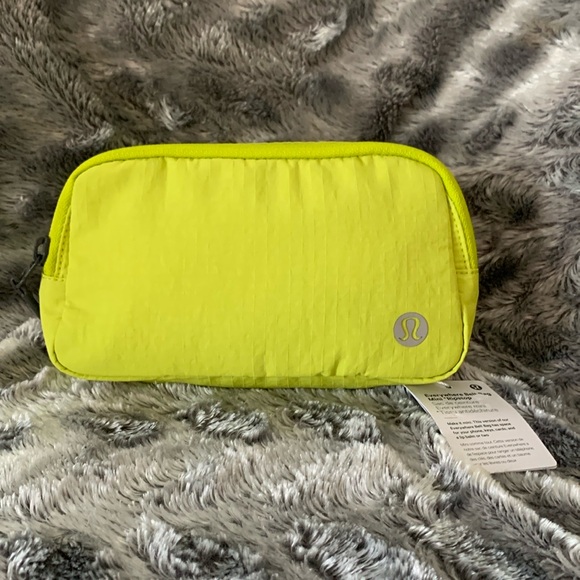 Lululemon Athletica Lichen Lime Belt Bag - Picture 2 of 9